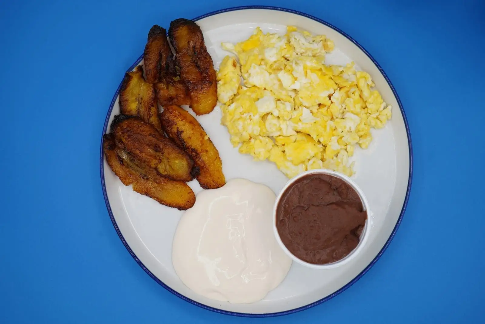 Desayuno salvadoreño Combo #1 con café gratis para miembros de lealtad en Houston