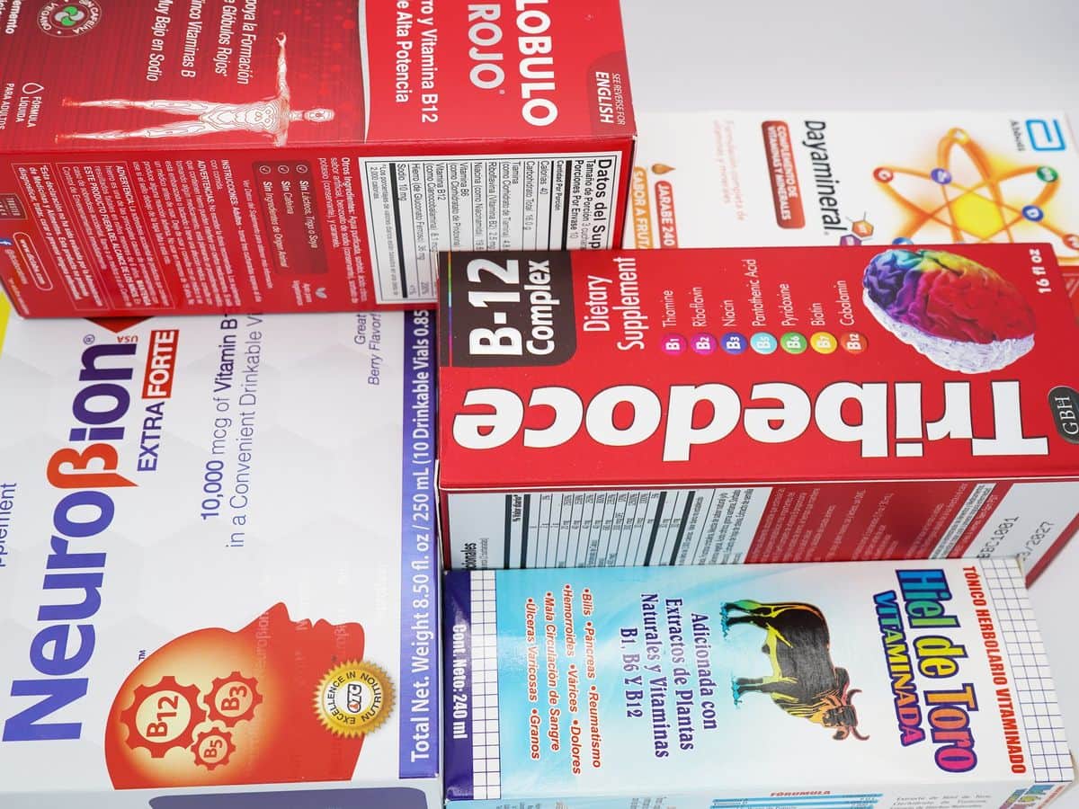 Vitaminas y suplementos centroamericanos importados — NeuroBion, Tribedoce, Glóbulo Rojo, Hiel de Toro y Dayamineral en Variedades La Oriental Houston TX